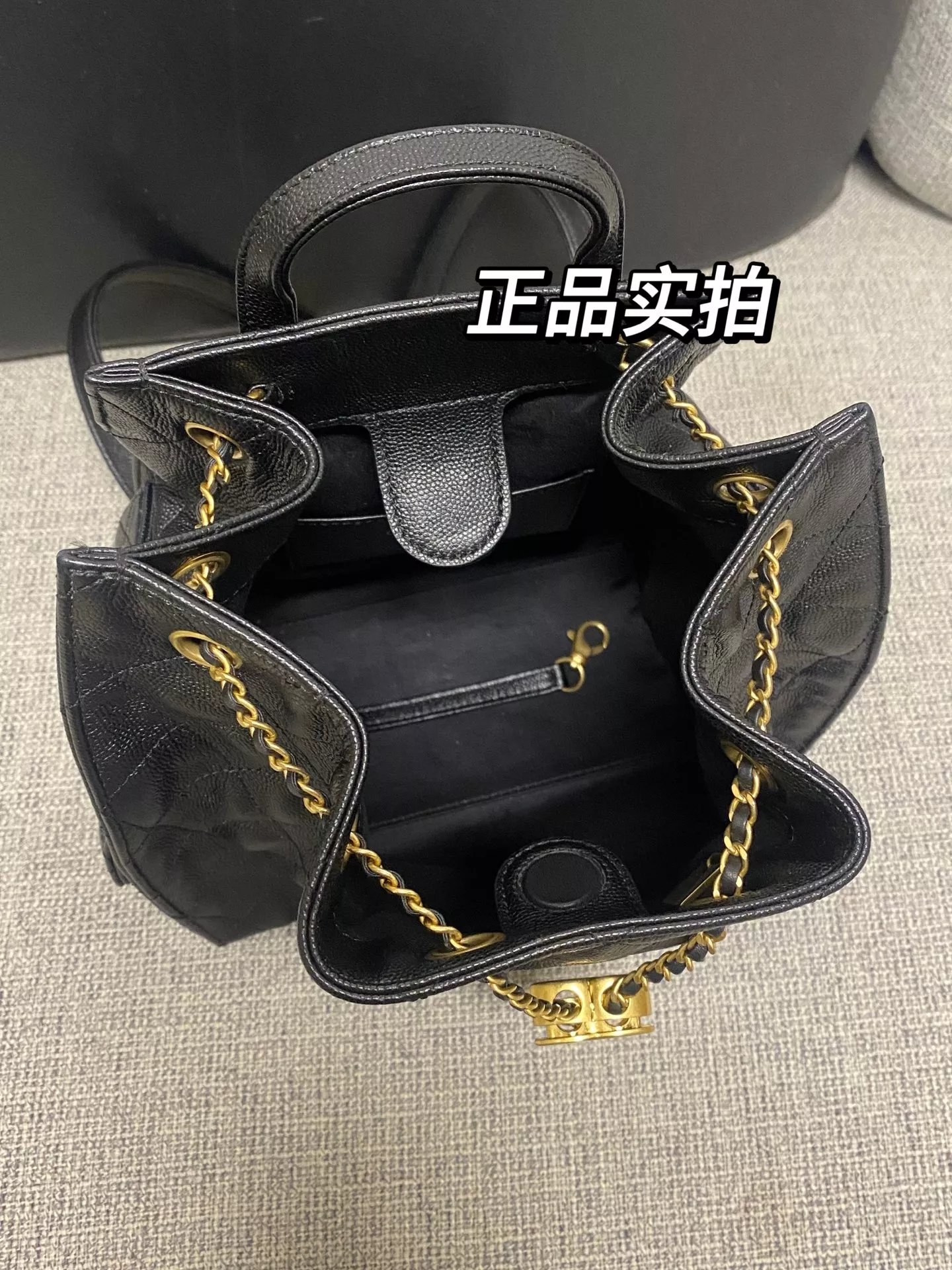 샤넬 퀼팅 체인 포인트 백팩 상세 이미지 13