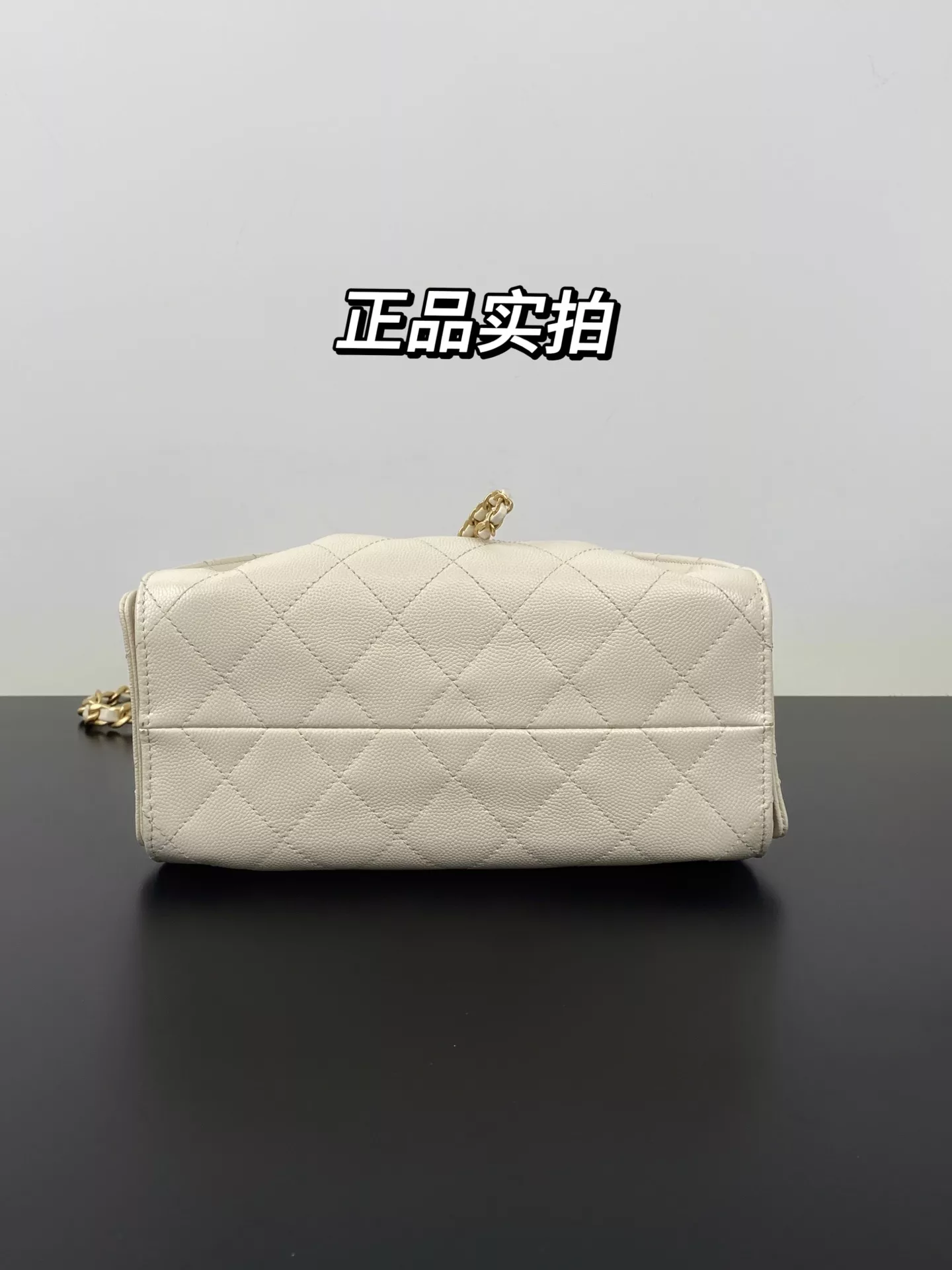 샤넬 체인 미니 버킷 호보백 상세 이미지 13