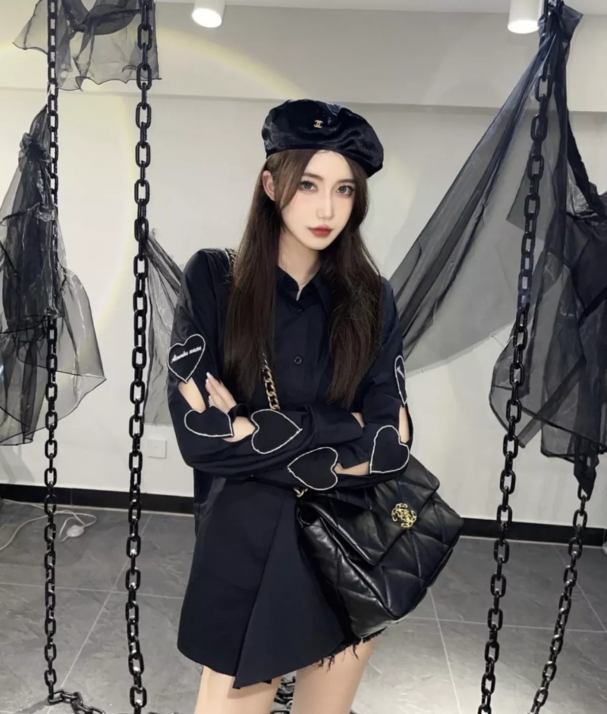 샤넬 클래식 19 체인 플랩백 상세 이미지 14