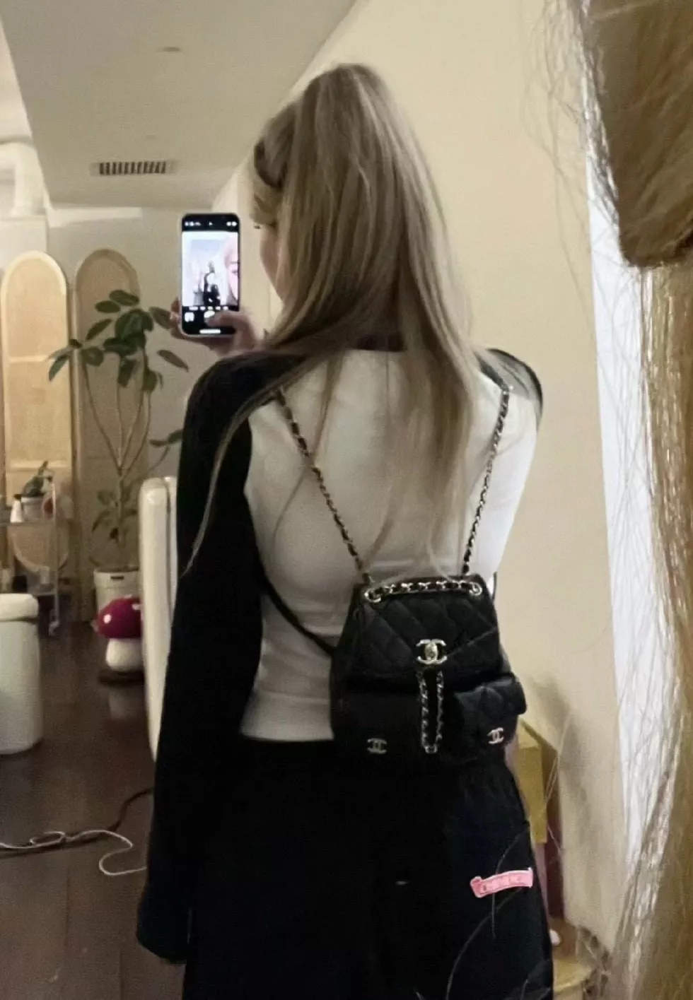샤넬 퀼팅 로고 포켓 백팩 상세 이미지 11