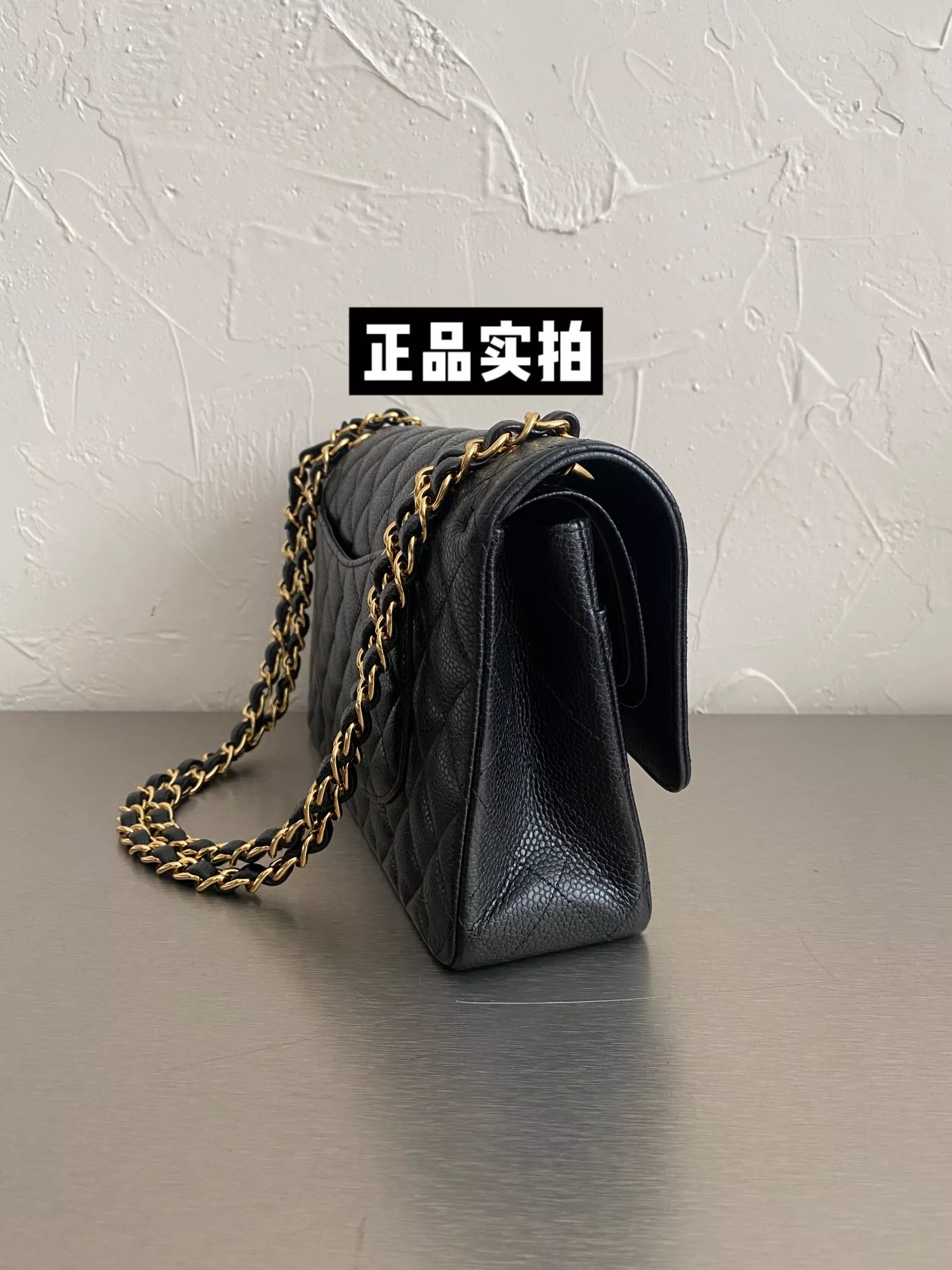 샤넬 클래식 블랙 금장 퀼팅 체인백 상세 이미지 13