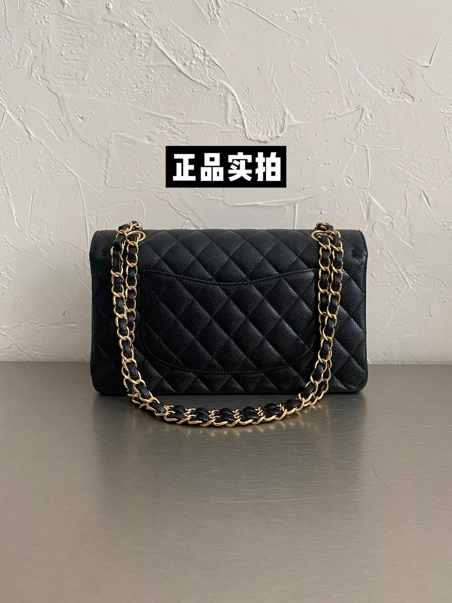 샤넬 클래식 블랙 금장 퀼팅 체인백 상세 이미지 12
