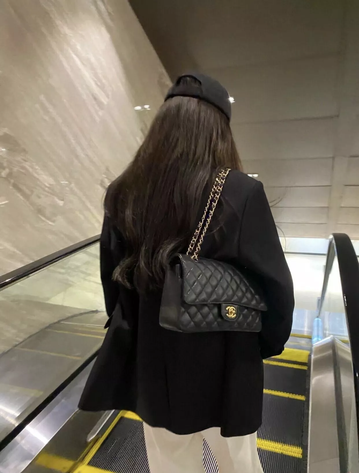 샤넬 클래식 블랙 퀼팅 체인백 상세 이미지 11