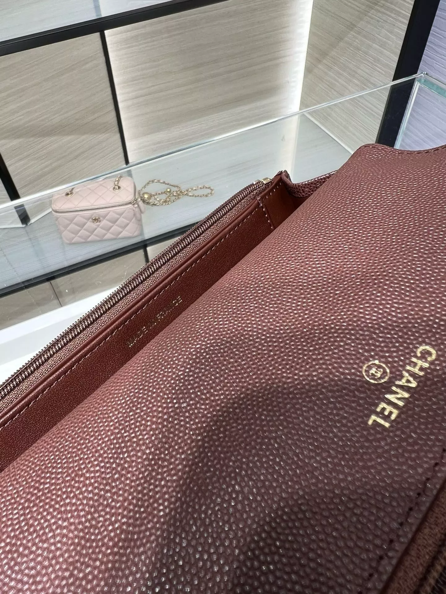 샤넬 대형 퀼팅 체인 핸들 백 상세 이미지 9