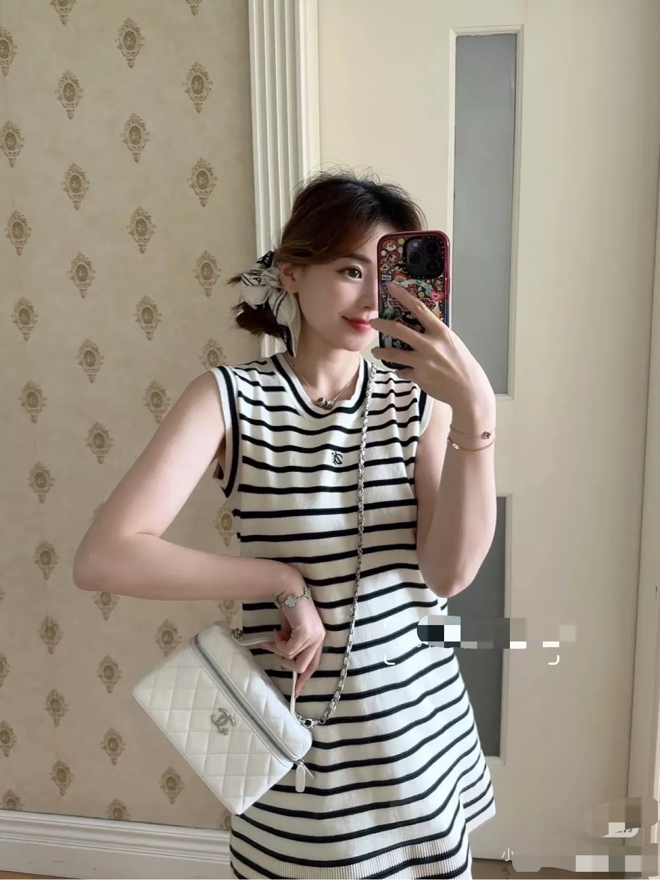 샤넬 퀼팅 체인 핸들 화장품 백 상세 이미지 11
