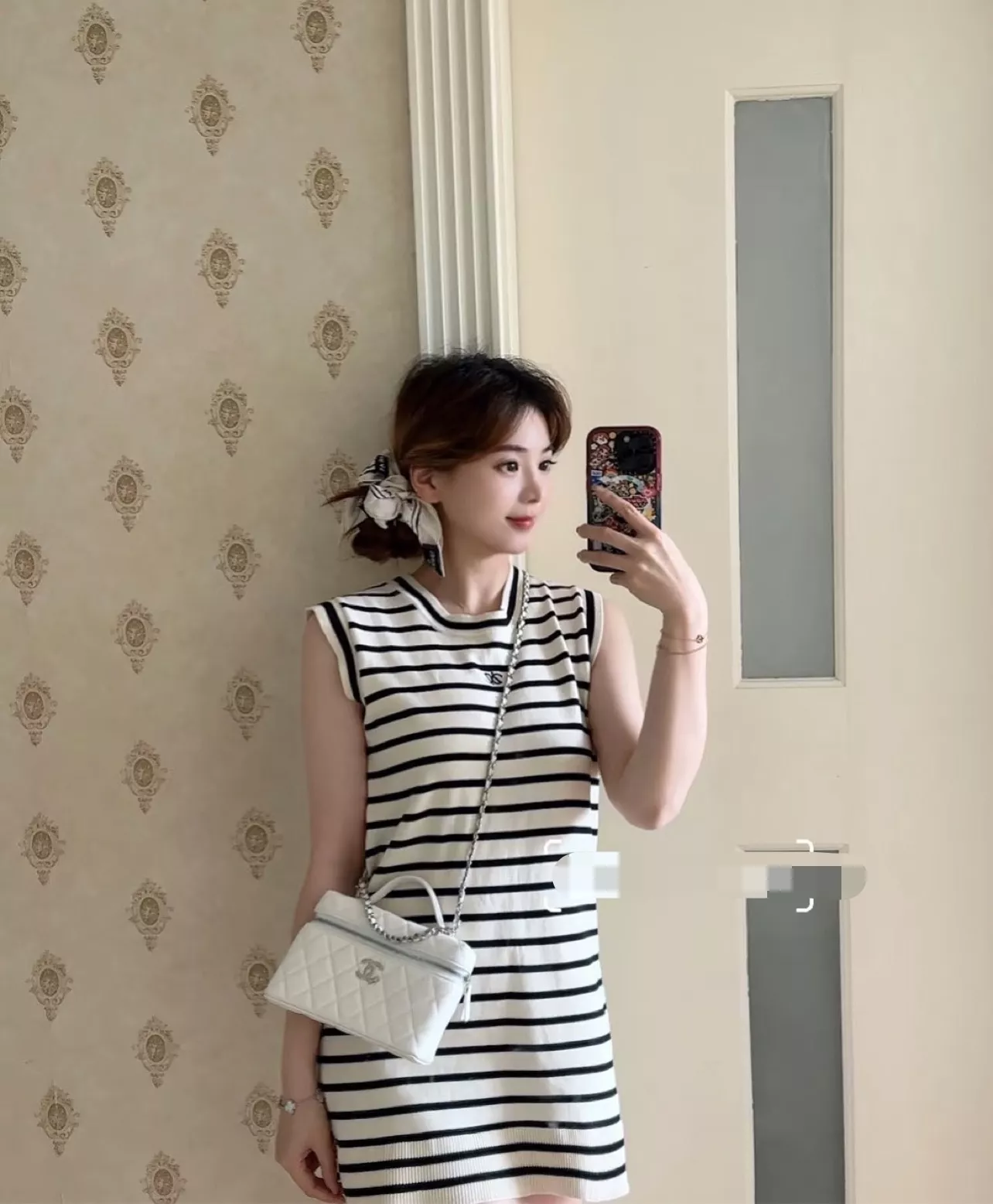 샤넬 퀼팅 체인 핸들 화장품 백 상세 이미지 12