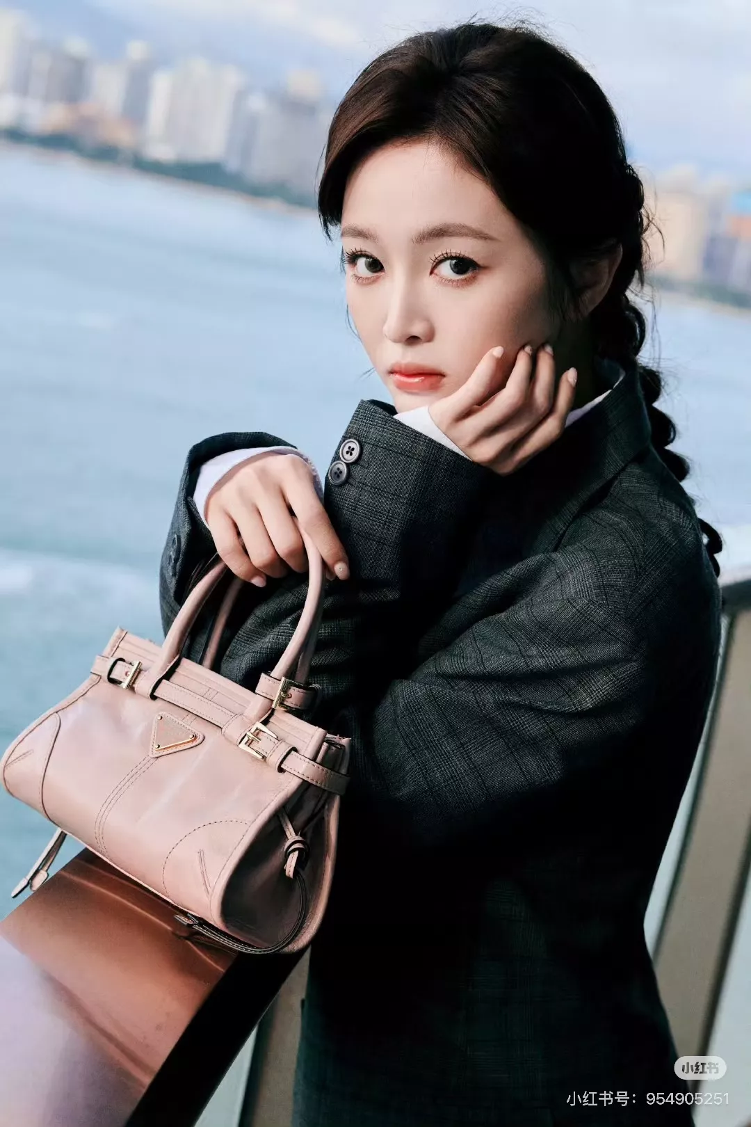 프라다 소프트럭스 미니 핸들 스트랩 백 상세 이미지 11