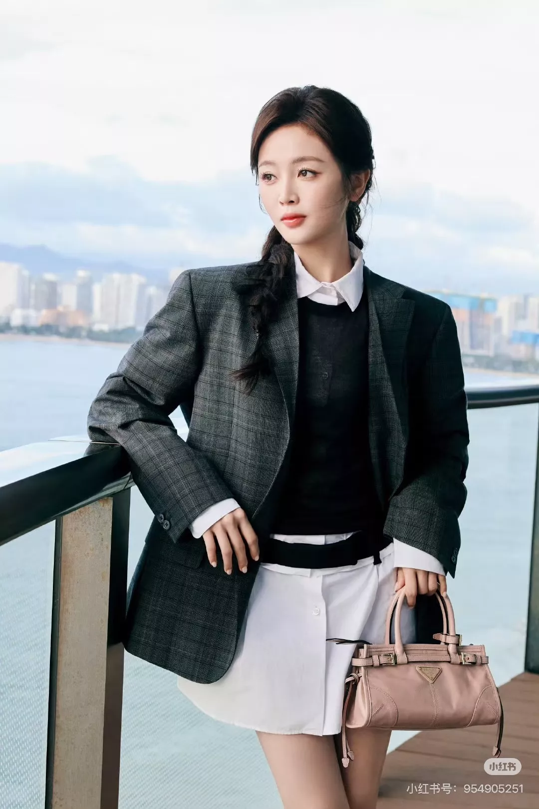 프라다 소프트럭스 미니 핸들 스트랩 백 상세 이미지 14