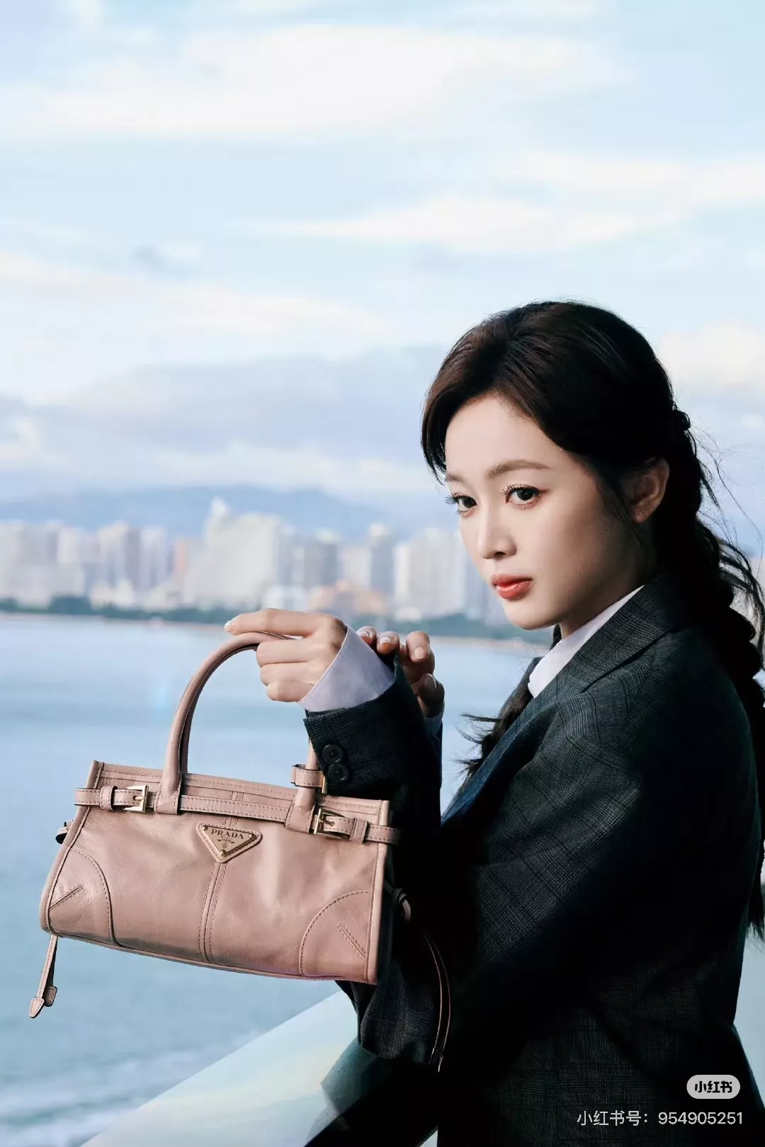 프라다 소프트럭스 미니 핸들 스트랩 백 상세 이미지 12