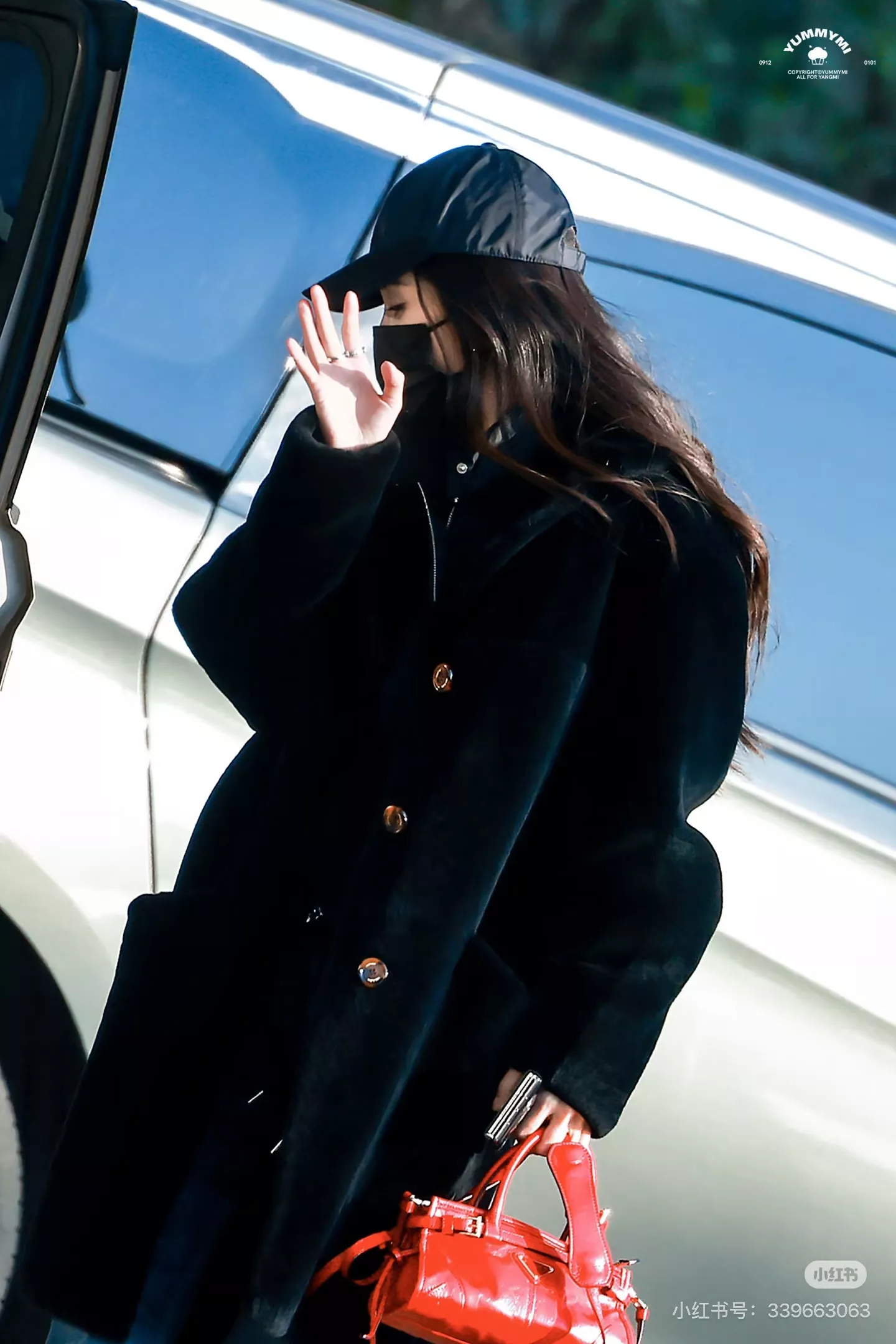 프라다 소프트럭스 미니 핸들 숄더백 상세 이미지 23