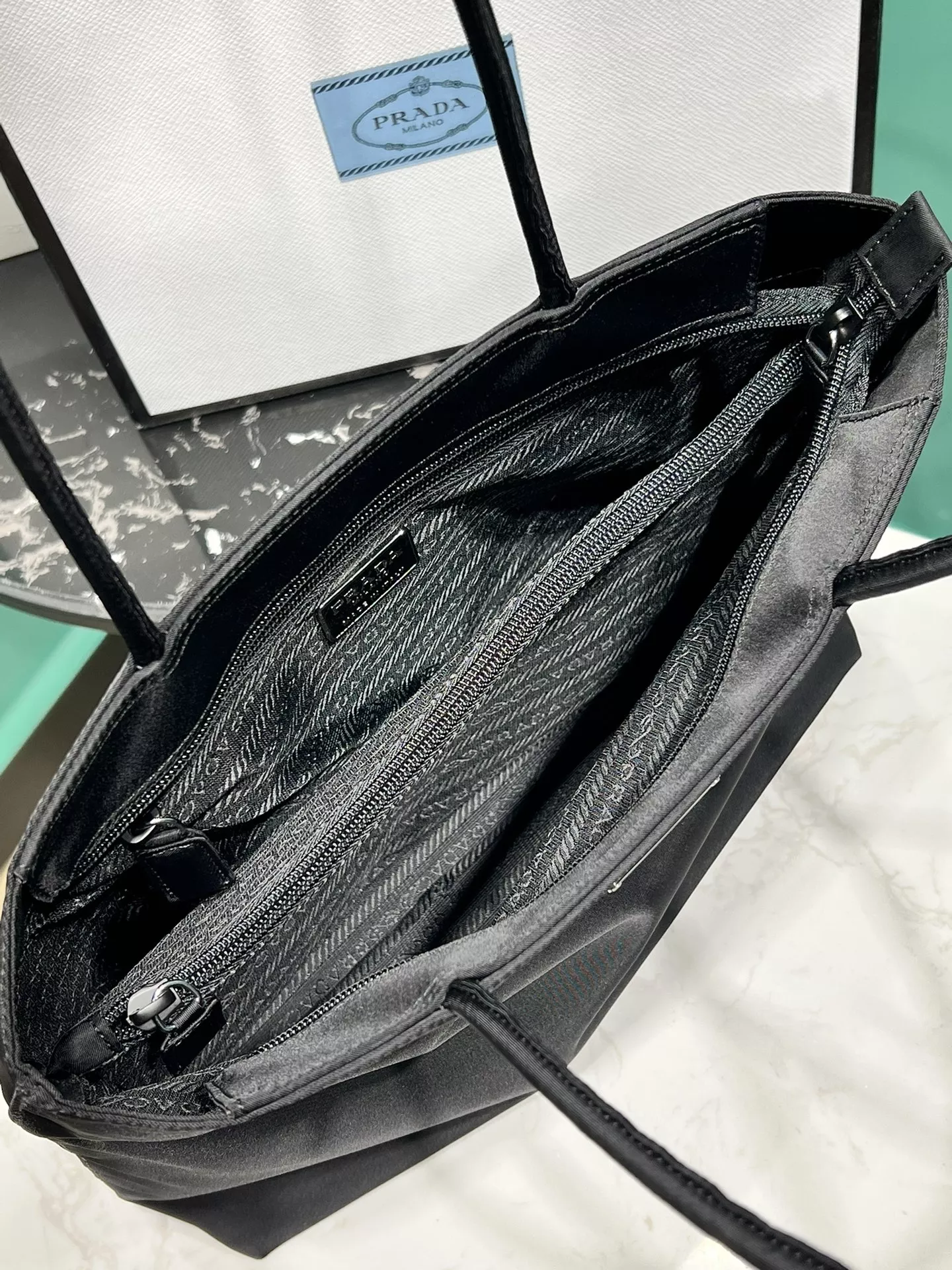 프라다 빈티지 나일론 삼각로고 토트백 상세 이미지 9