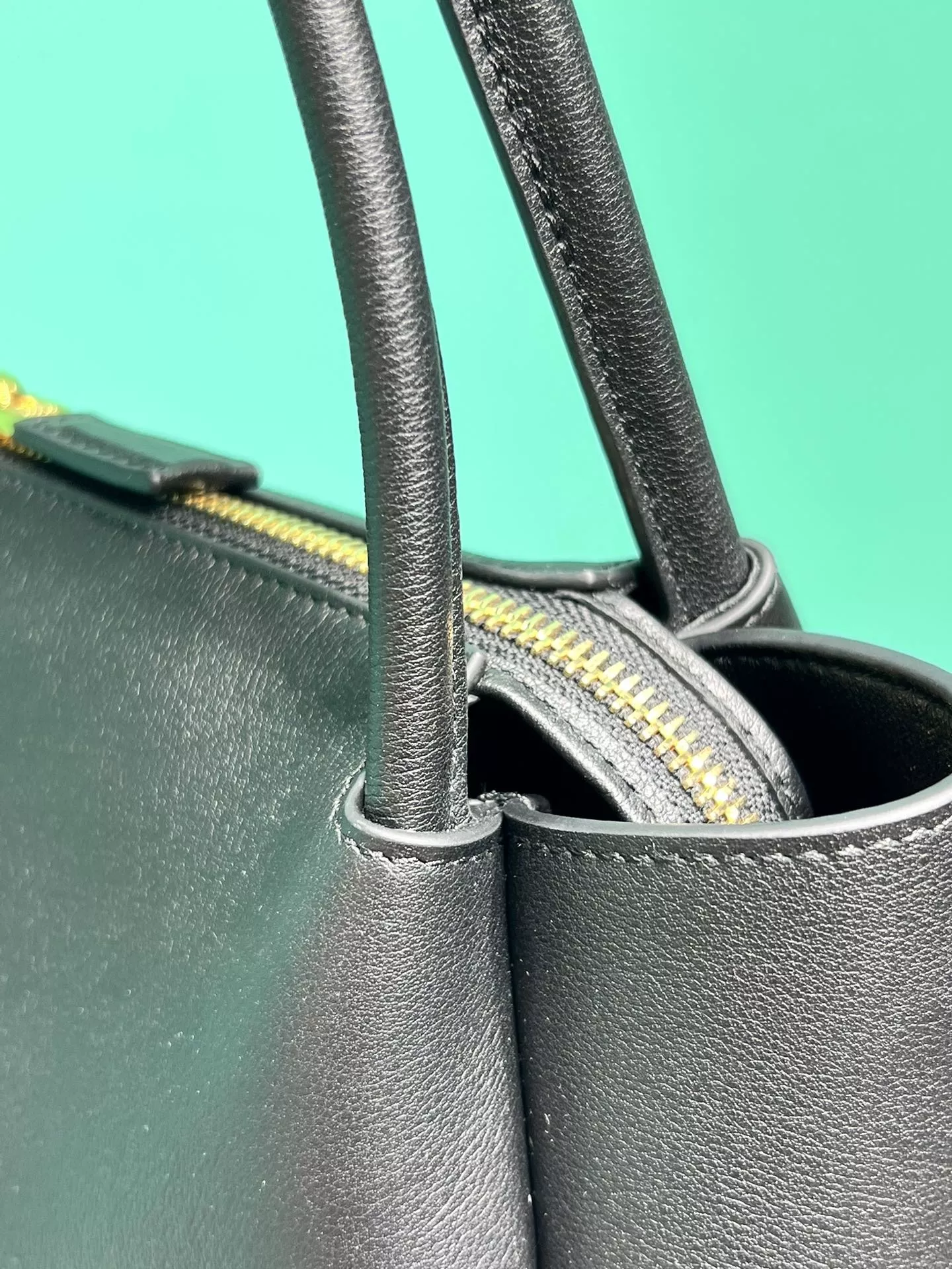 프라다 소프트 카프스킨 숄더 토트백 상세 이미지 10