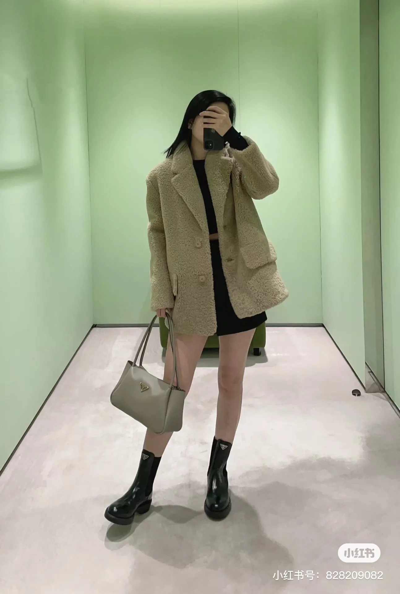 프라다 소프트 카프스킨 숄더백 상세 이미지 12