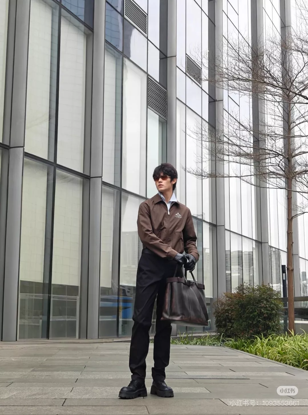 프라다 빈티지 무드 대형 핸드백 상세 이미지 11