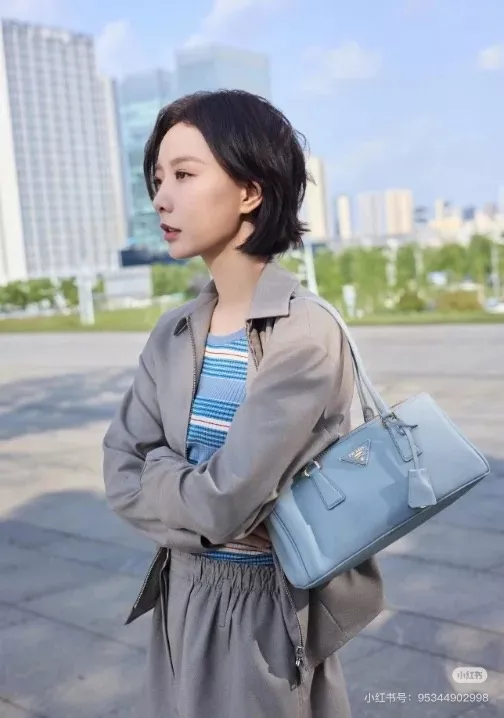 프라다 롱핸들 가죽 숄더백 상세 이미지 12