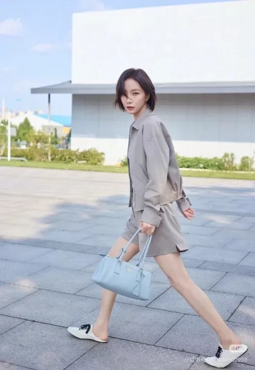 프라다 롱핸들 가죽 숄더백 상세 이미지 18