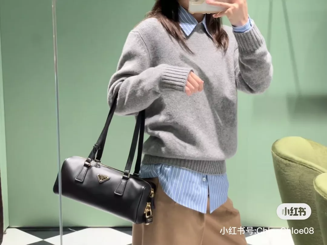 프라다 여성 락장식 언더암 백 상세 이미지 11