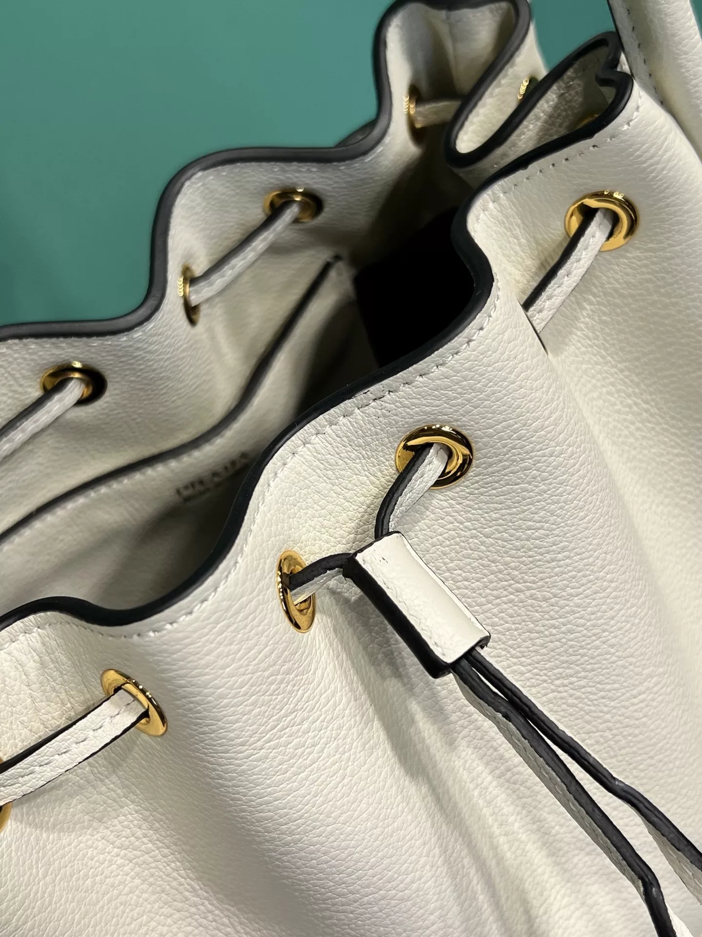 프라다 달링 드로우스트링 숄더 버킷백 상세 이미지 6