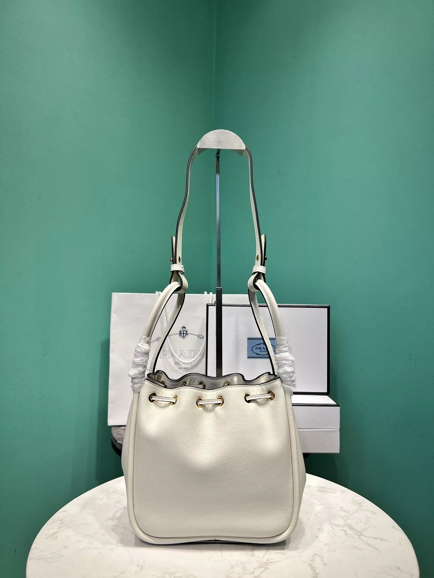 프라다 달링 드로우스트링 숄더 버킷백 상세 이미지 3