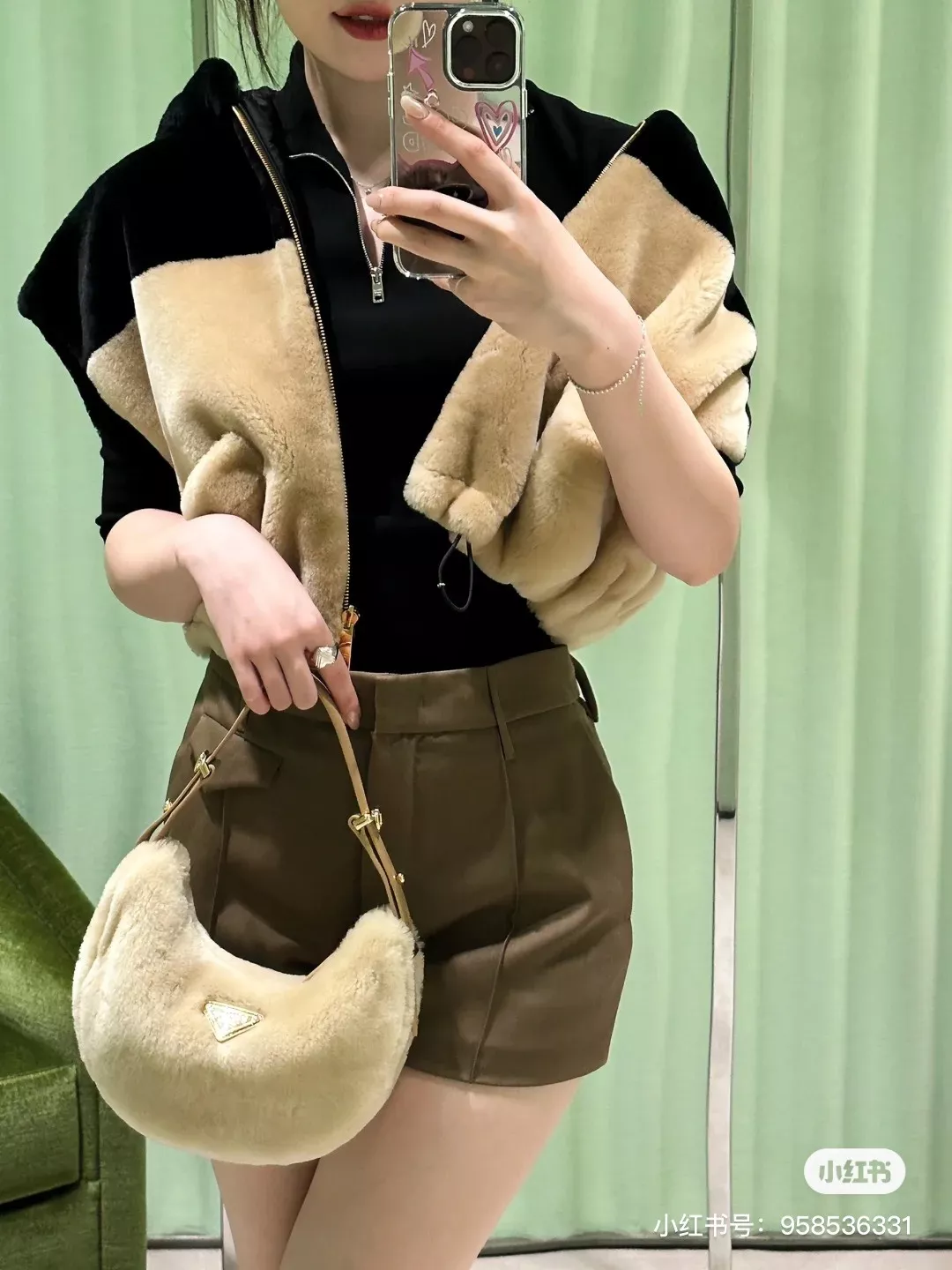 프라다 문 양모 호보 스타일 핸드백 상세 이미지 15