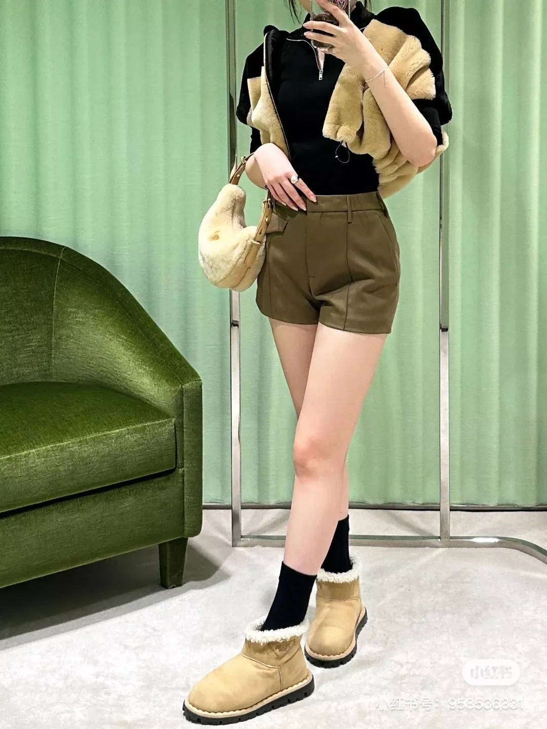 프라다 문 양모 호보 스타일 핸드백 상세 이미지 11