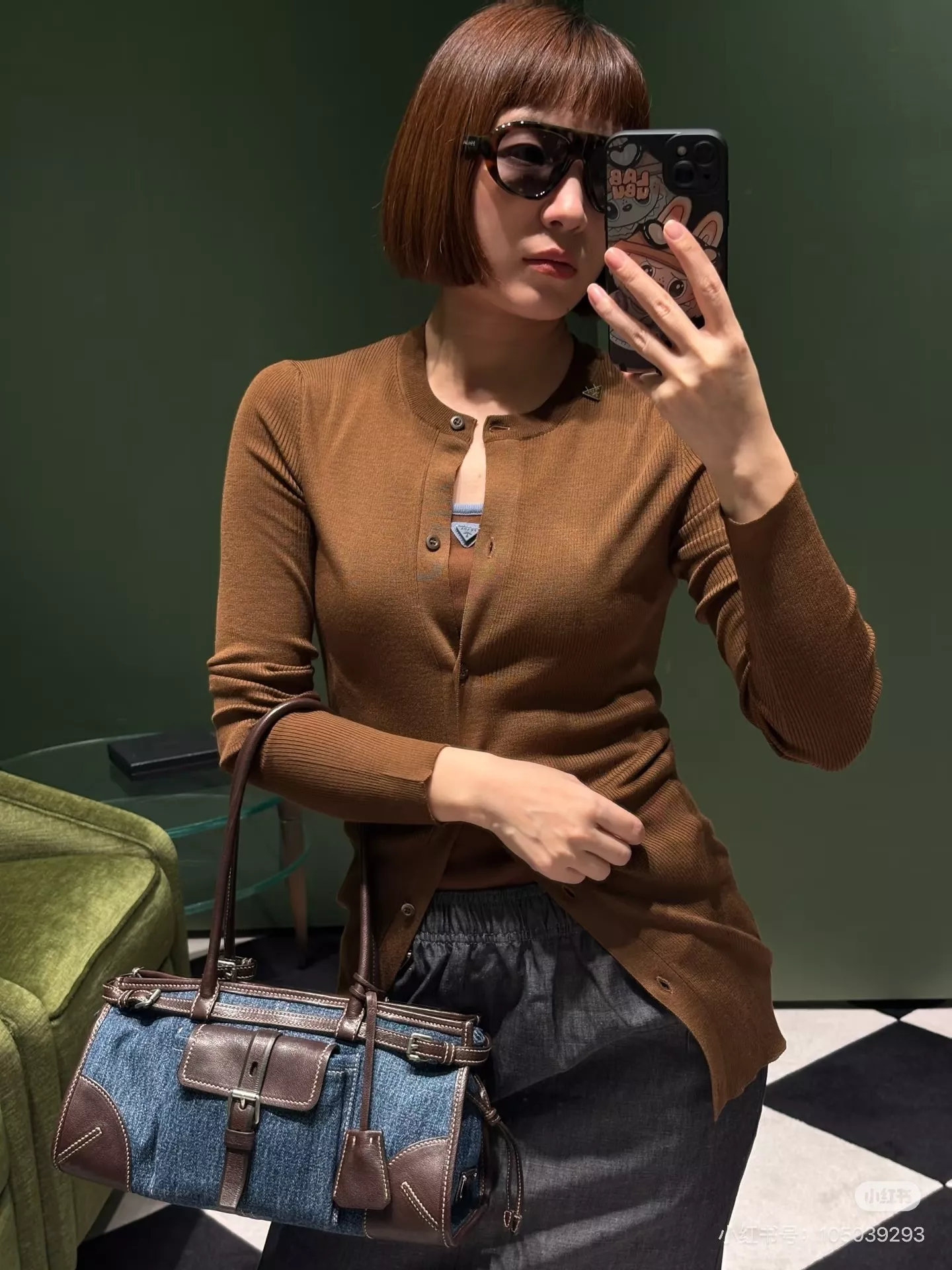 프라다 데님 레더 포켓 핸드백 상세 이미지 16