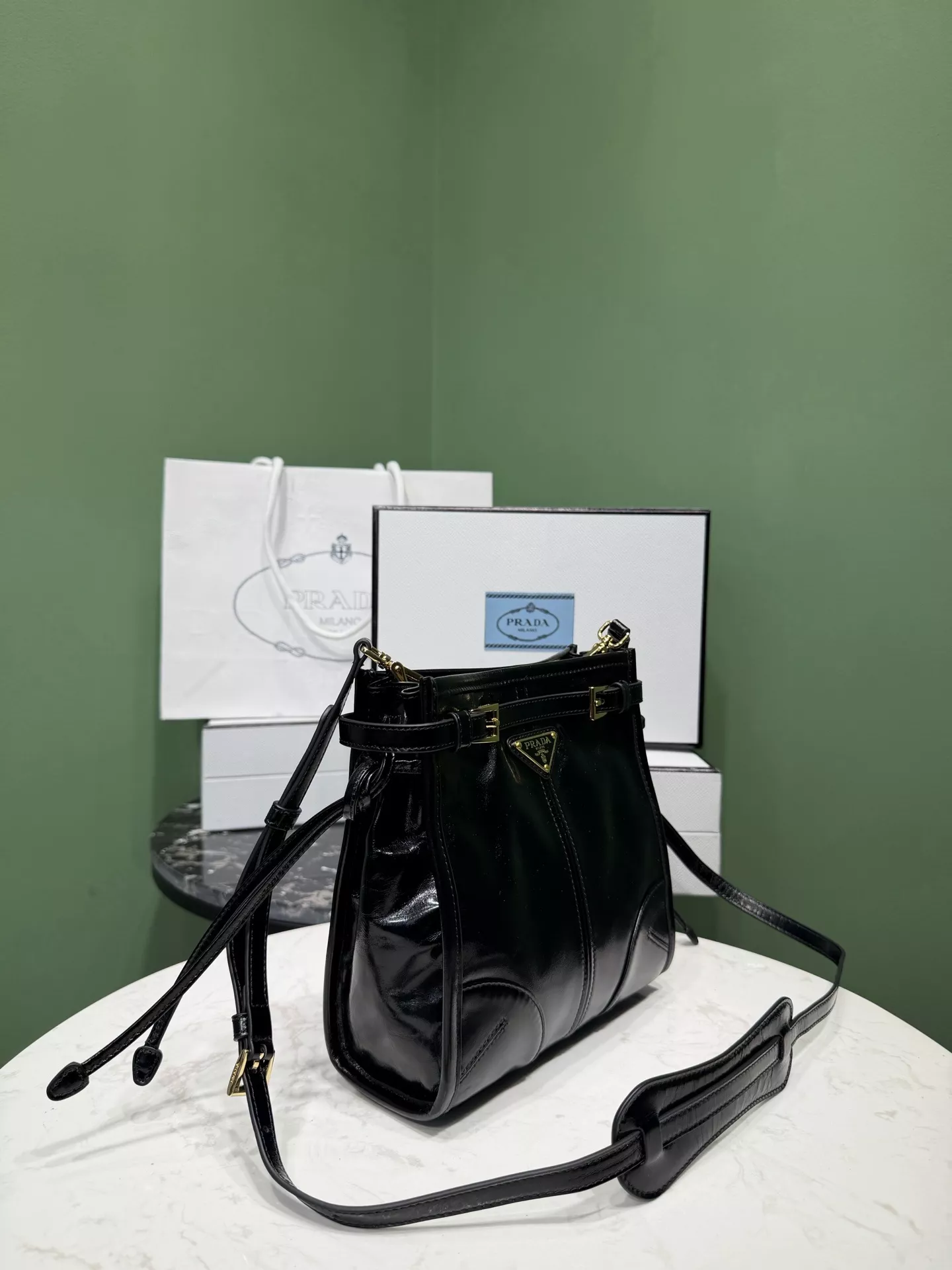 프라다 오일왁스 가죽 크로스백 상세 이미지 2