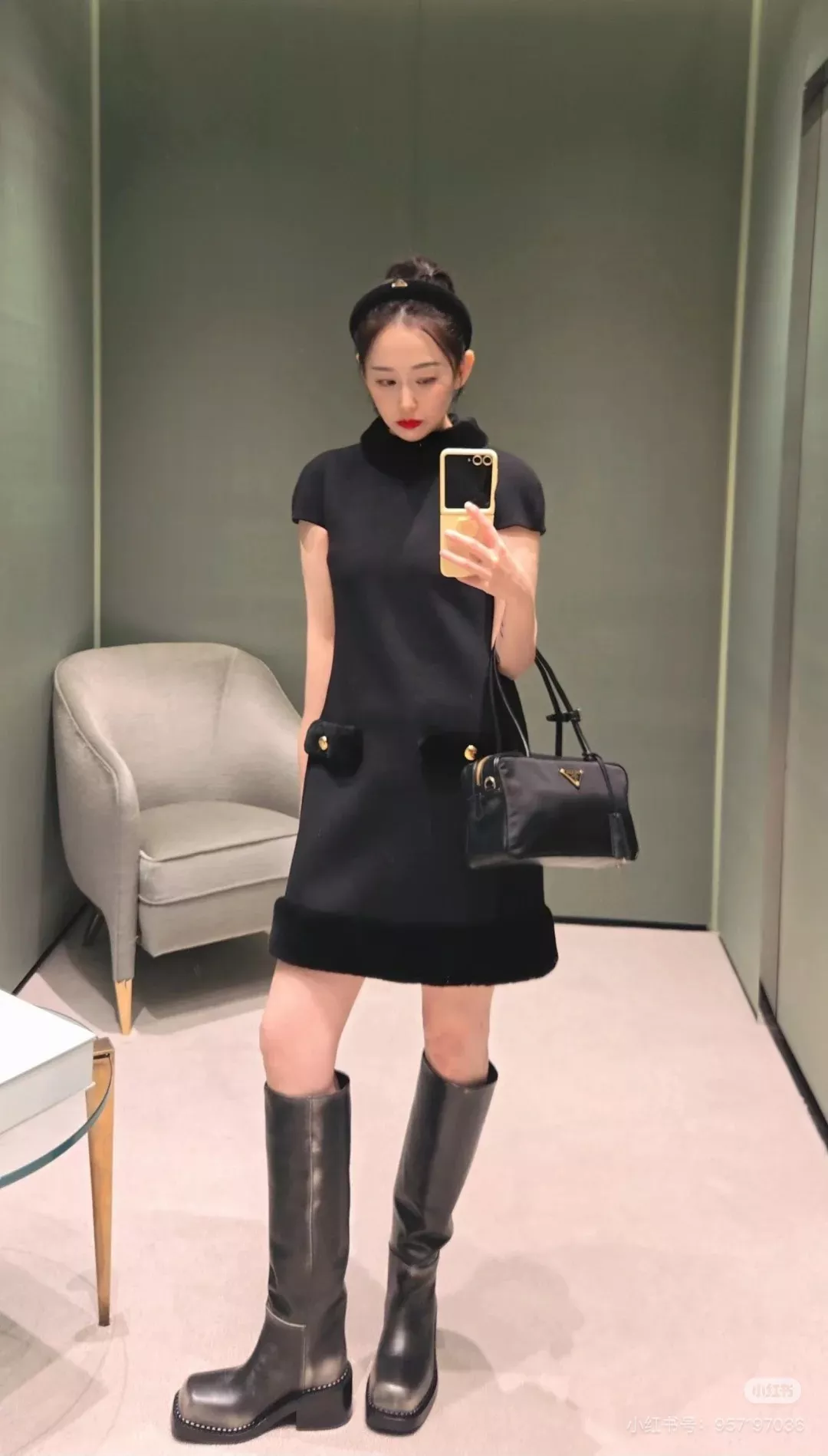 프라다 리나일론 레더 스몰 토트백 상세 이미지 16