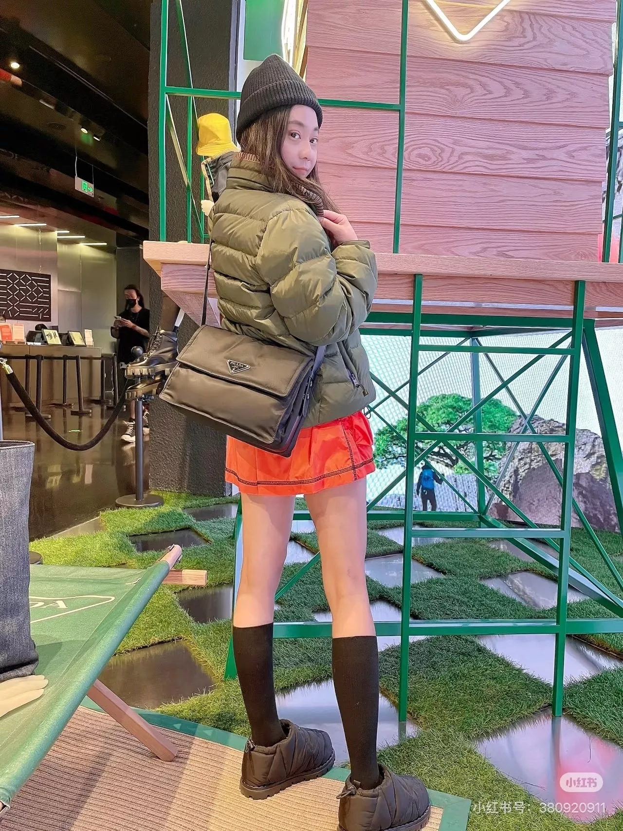 프라다 나일론 플랩 숄더백 상세 이미지 12