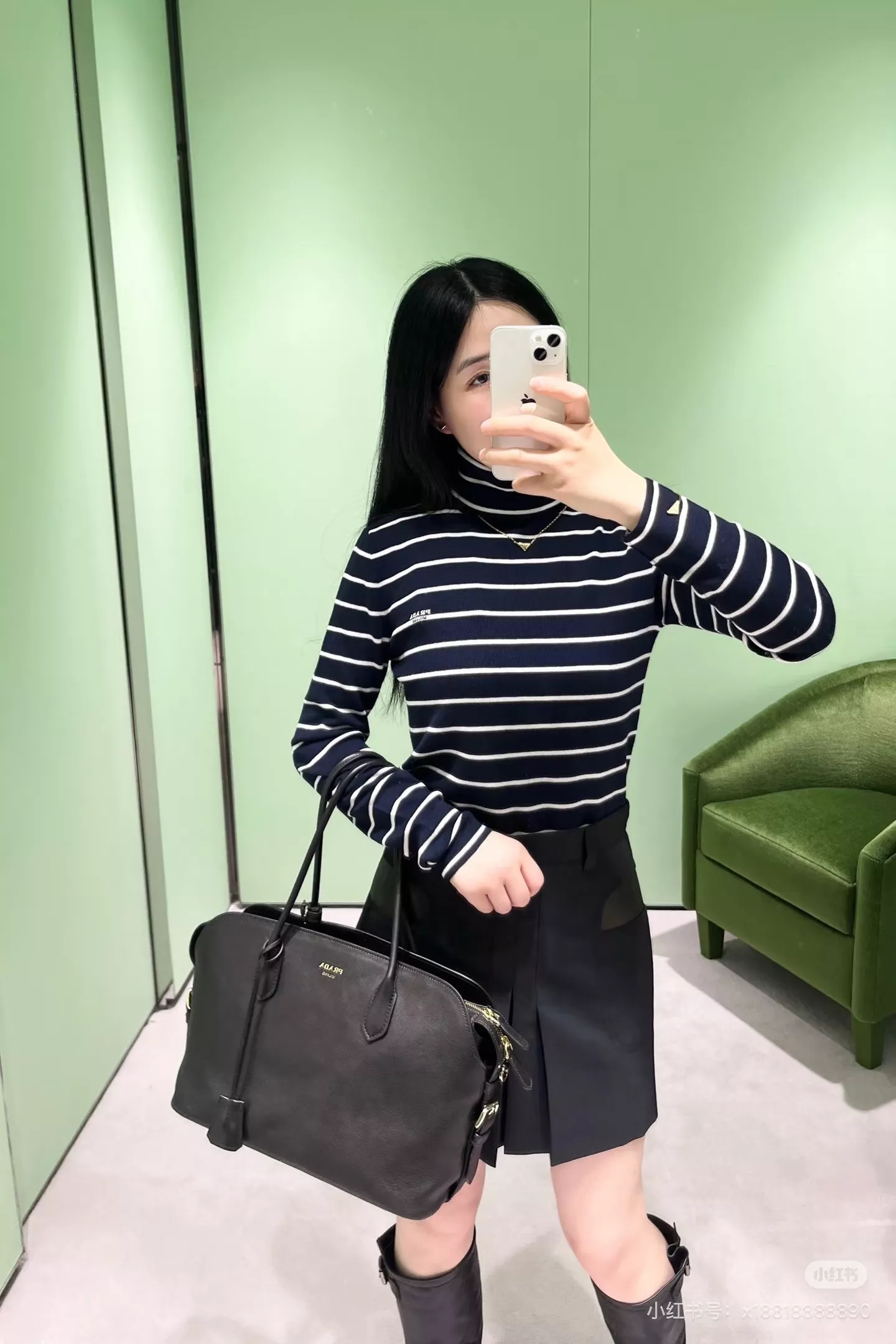 프라다 레더 원통 숄더백 상세 이미지 76