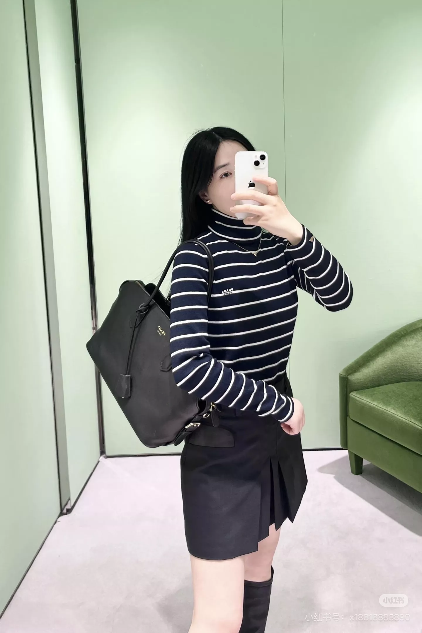 프라다 레더 원통 숄더백 상세 이미지 77