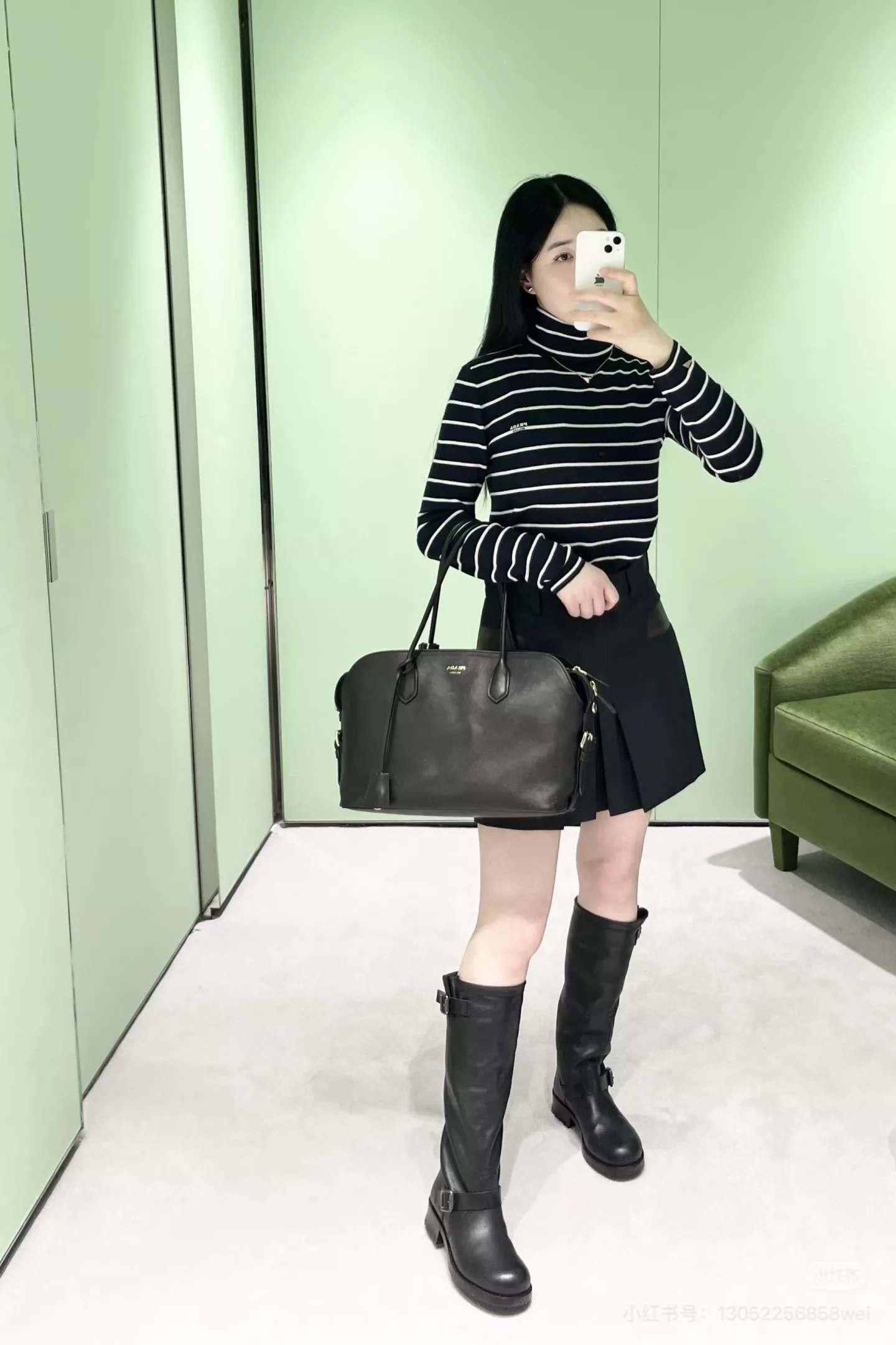 프라다 레더 원통 숄더백 상세 이미지 82