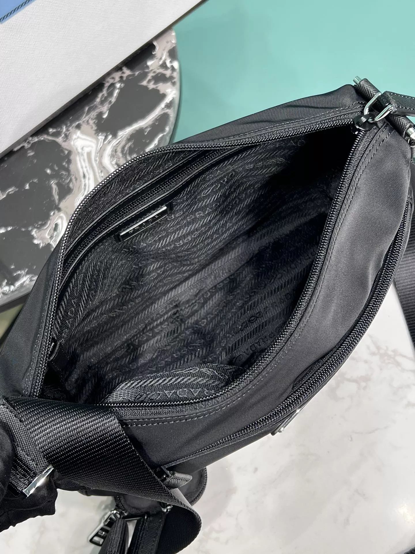 프라다 방수 나일론 크로스 숄더백 상세 이미지 9