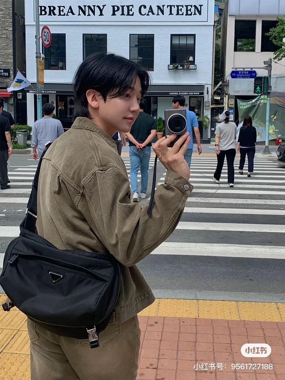 프라다 클래식 플랩 우편가방 상세 이미지 12
