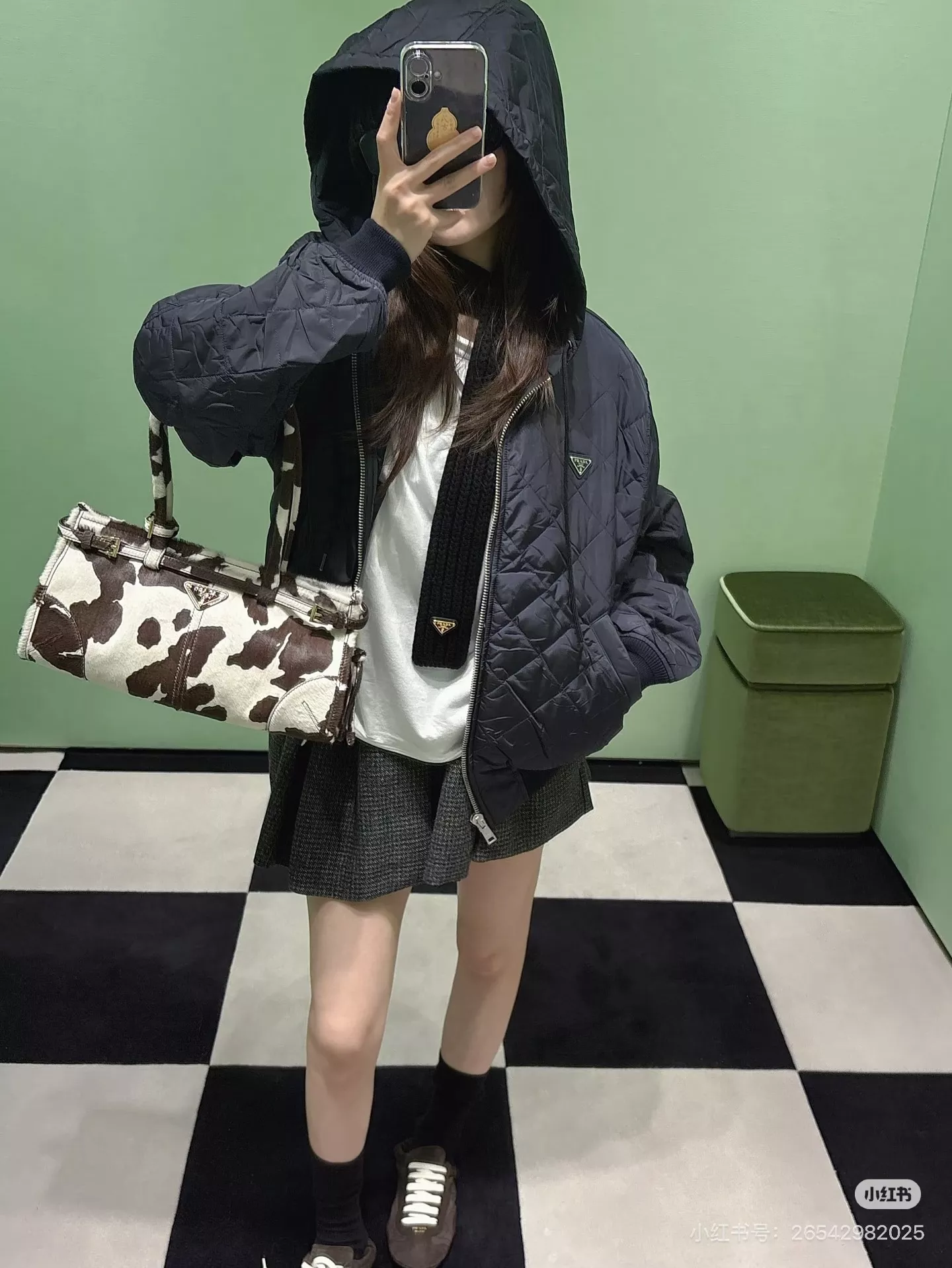 프라다 카우 패턴 핸들 숄더백 상세 이미지 14