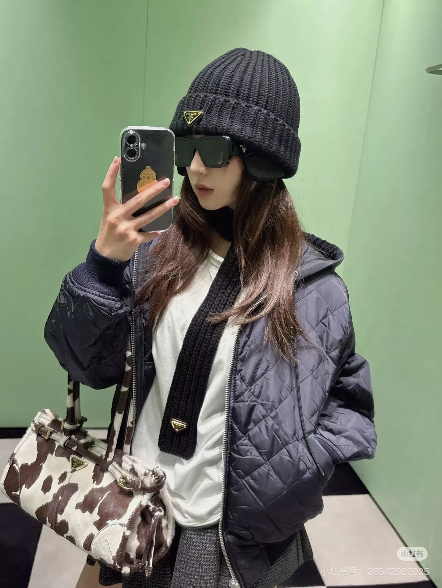 프라다 카우 패턴 핸들 숄더백 상세 이미지 13
