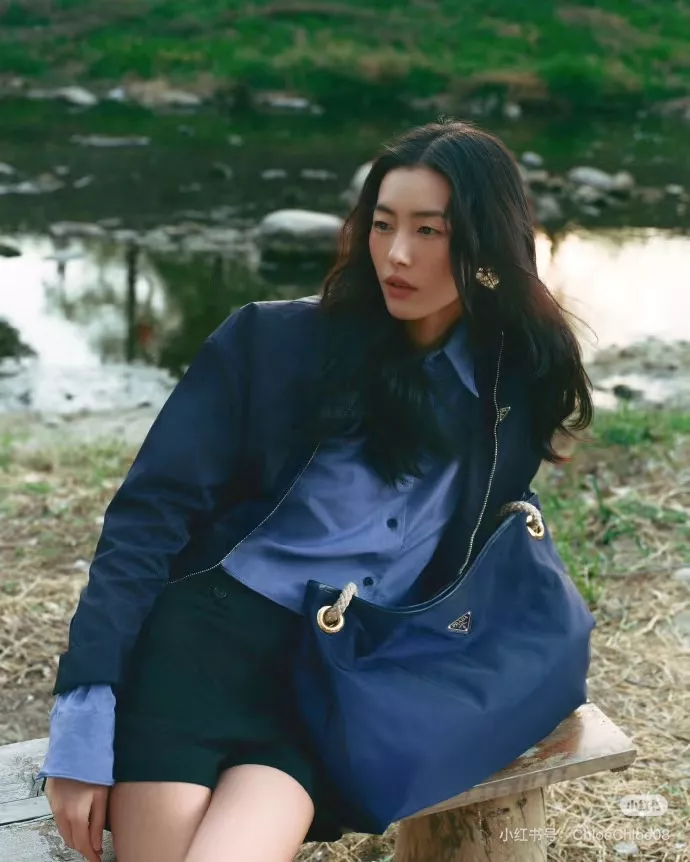 프라다 리나일론 오버사이즈 마린 무드 백 상세 이미지 11