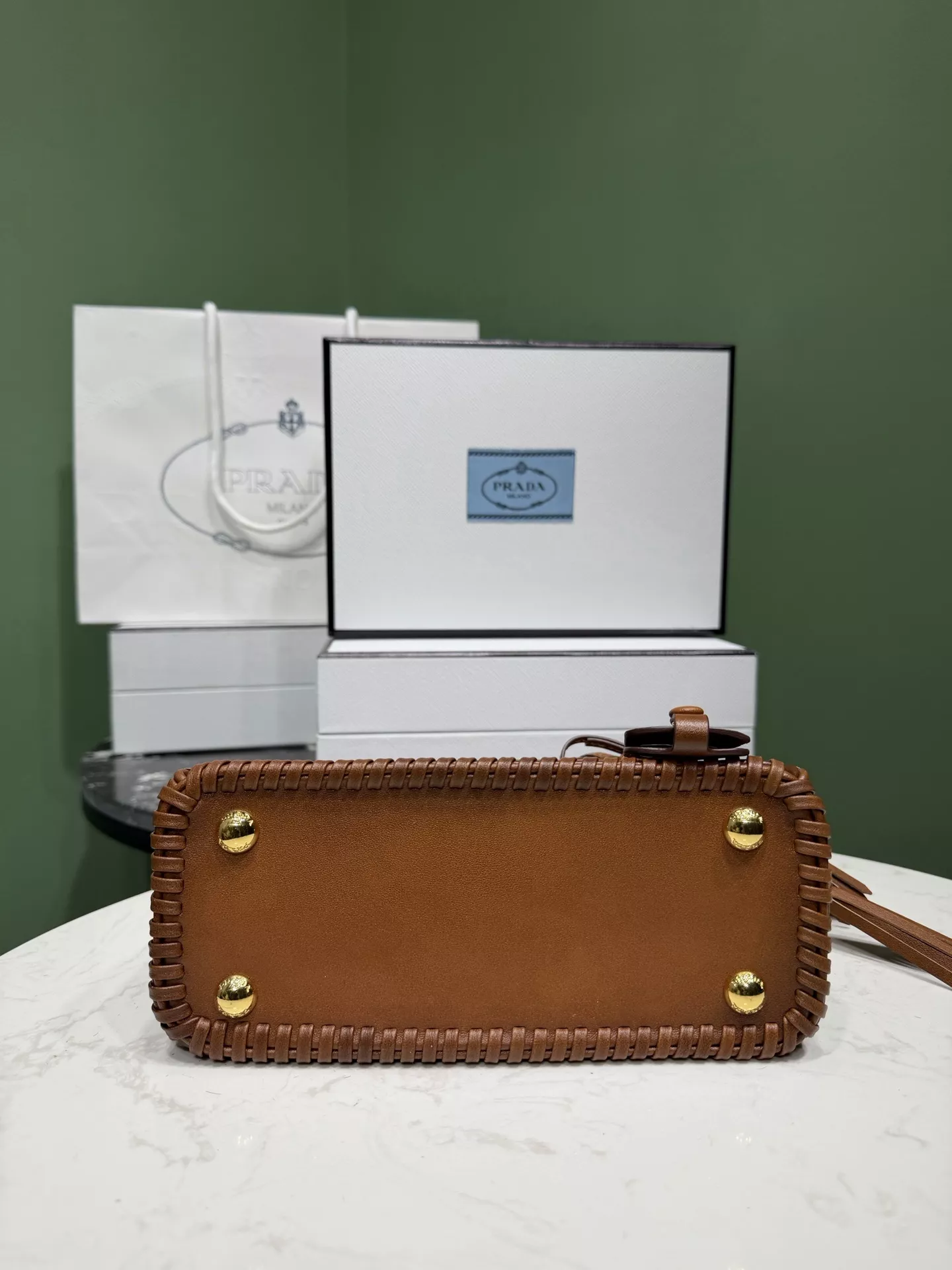 프라다 브러시드 가죽 갈레리아 핸드백 상세 이미지 5
