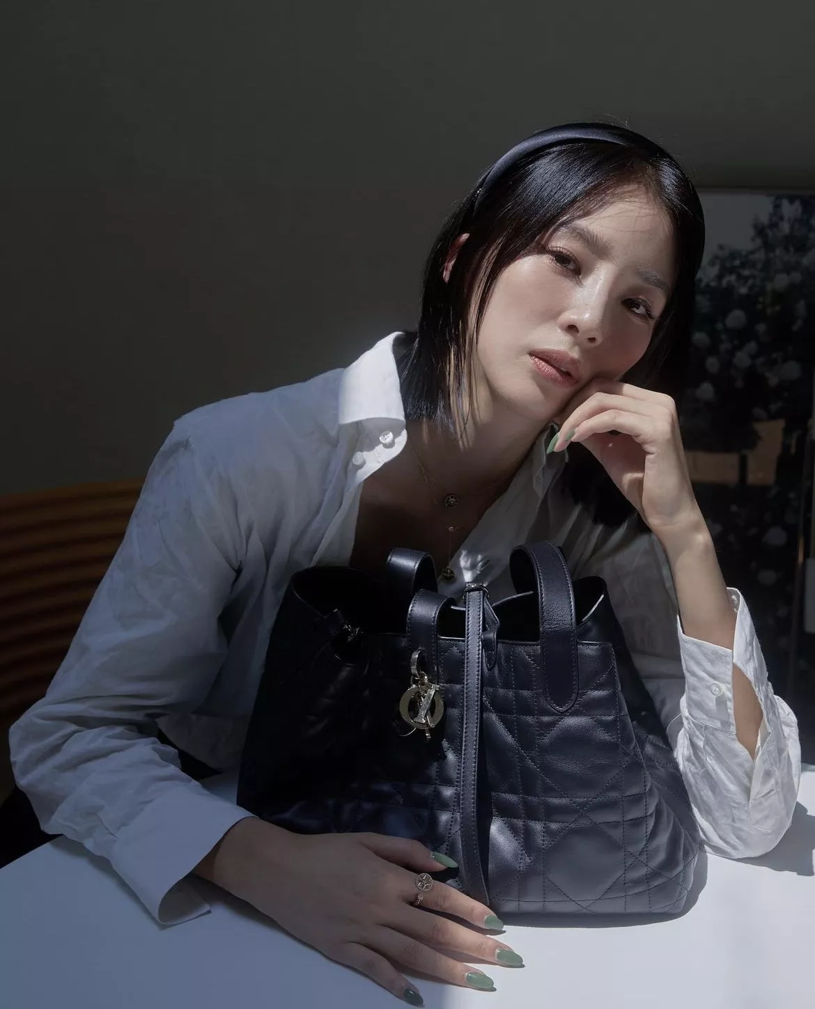 디올 뚜주르 퀼팅 가죽 핸드백 상세 이미지 25