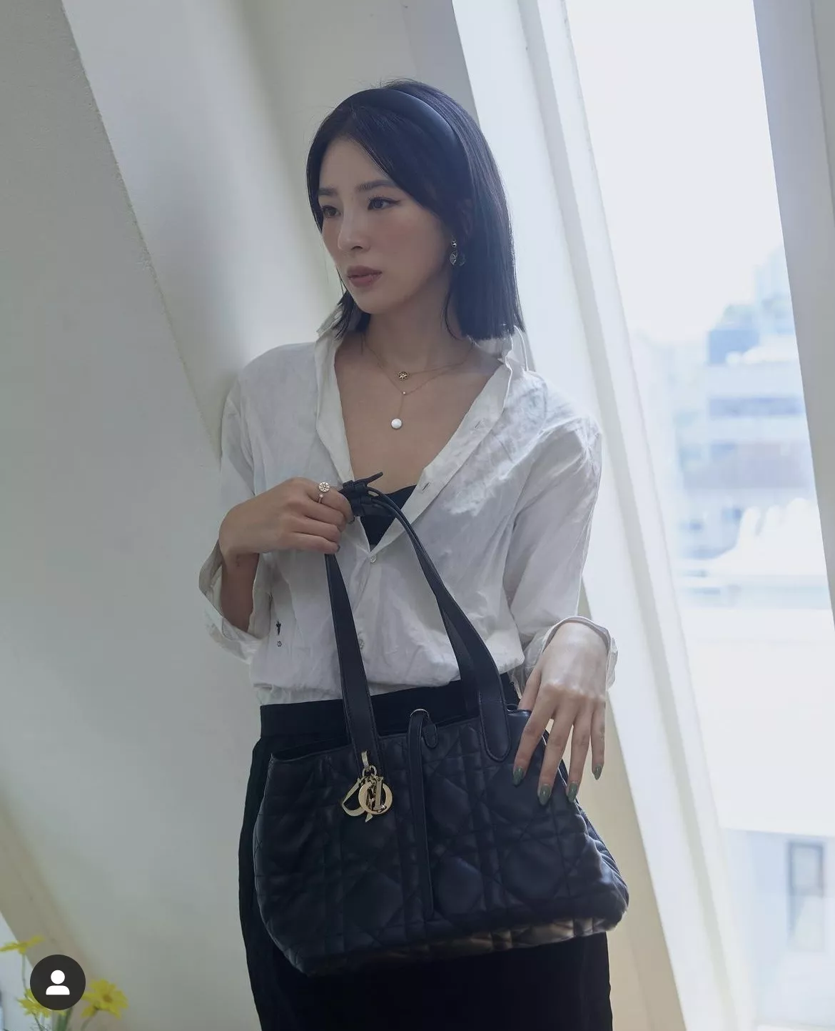 디올 뚜주르 퀼팅 가죽 핸드백 상세 이미지 24