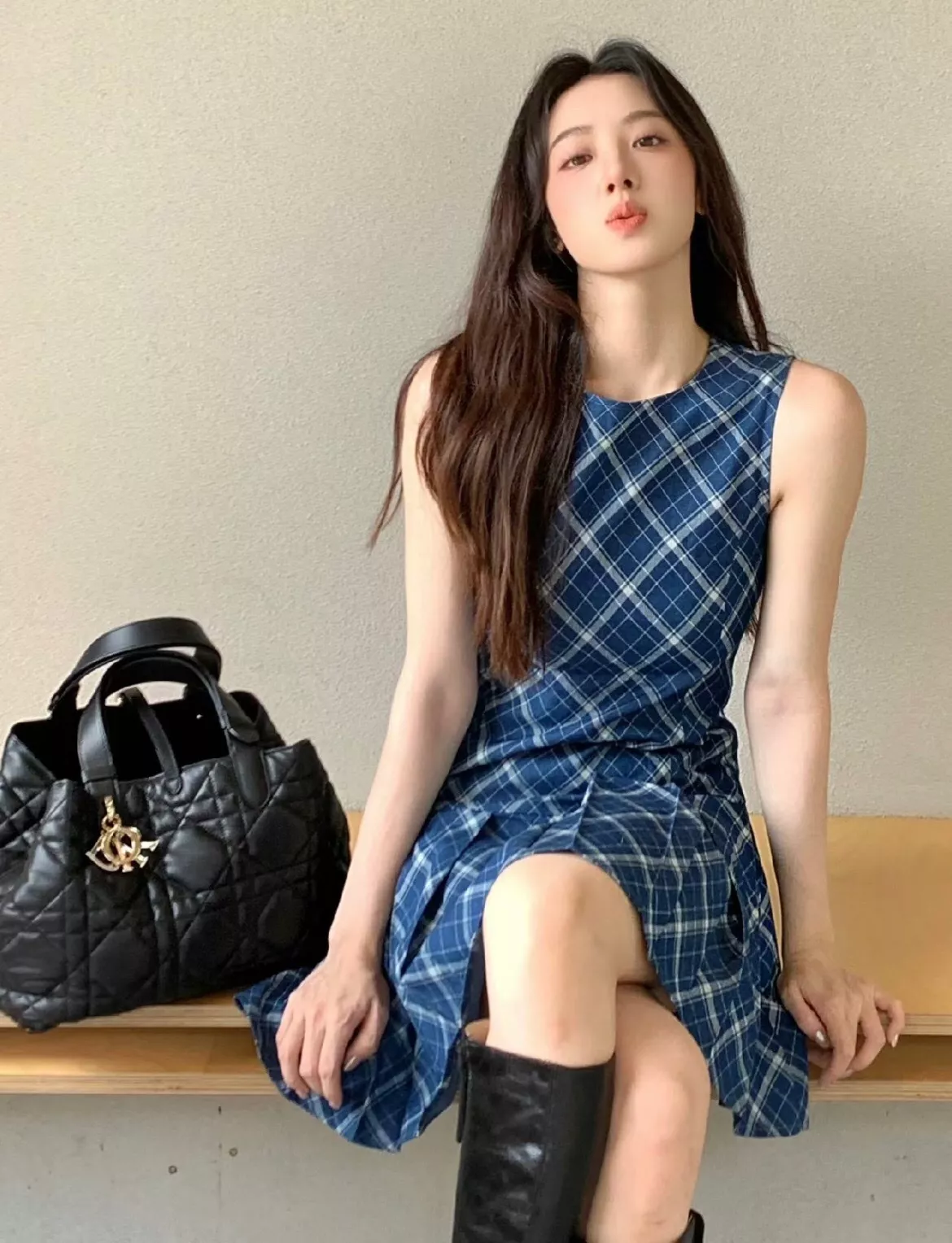 디올 뚜주르 퀼팅 가죽 핸드백 상세 이미지 20