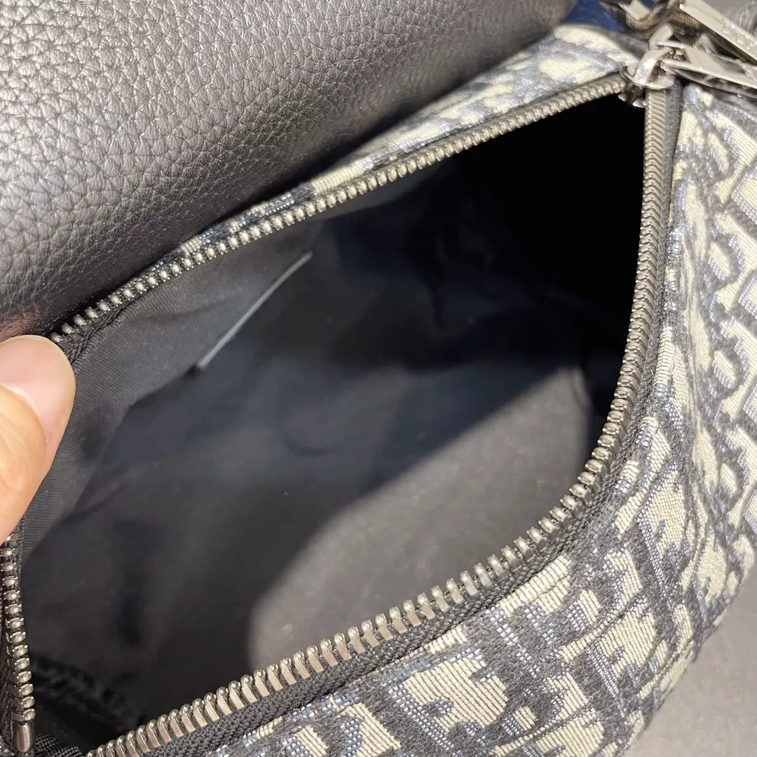 디올 오블리크 패턴 롤러 숄더백 상세 이미지 7