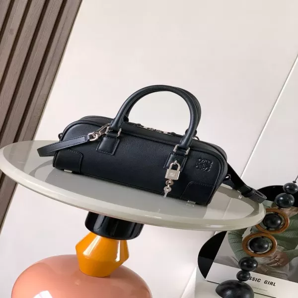 로에베 아나그램 락 장식 탑핸들 백