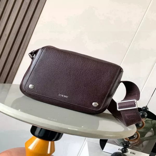 로에베 아나그램 페블 우편형 백
