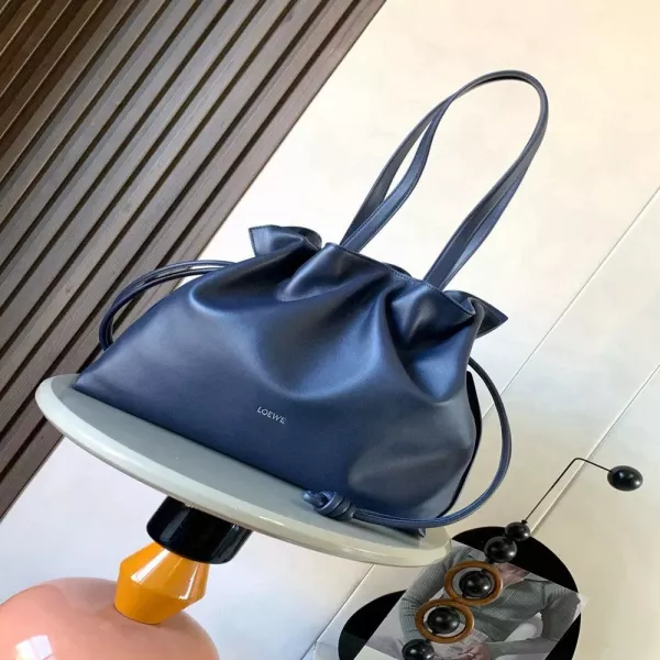 로에베 플라멩코 나파가죽 핸들 파우치