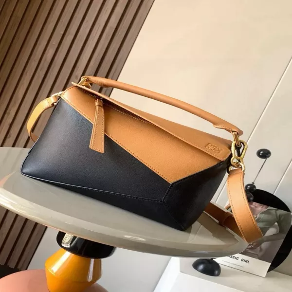 로에베 기하학 패널 스몰 핸드백