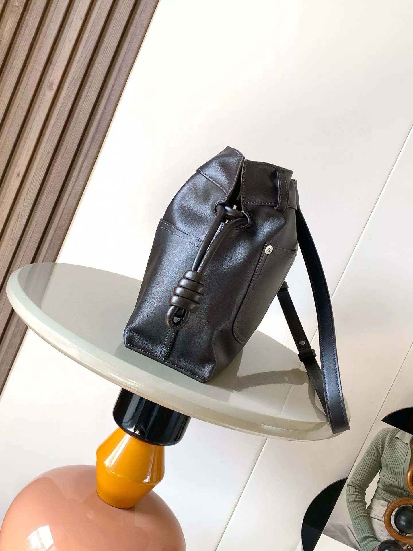 로에베 플라멩코 나파 카프스킨 핸드백 상세 이미지 2