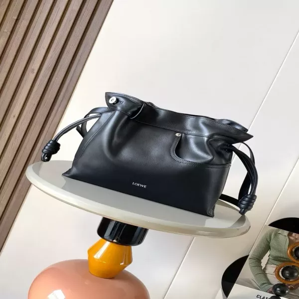 로에베 플라멩코 나파 카프스킨 드로우스트링 백