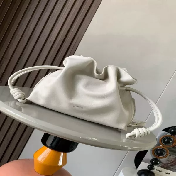 로에베 플라멩코 나파가죽 드로스트링 백