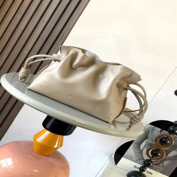 로에베 플라멩코 나파가죽 드로스트링 백